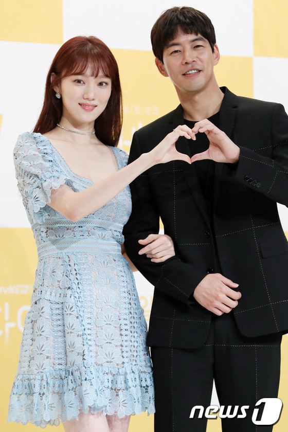 Phải đuổi diễn viên vì quấy rối tình dục, phim của Tiên nữ cử tạ Lee Sung Kyung vẫn họp báo ra mắt đúng tiến độ